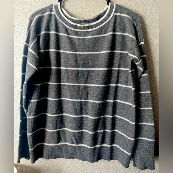 LIKE NEW! Banana Republic Gray Stripe Filpucci Italian Yarn Sweater size Small - Picture 3 of 6